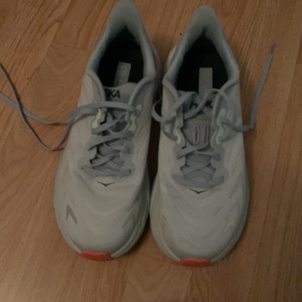 Hoka Arahi 6